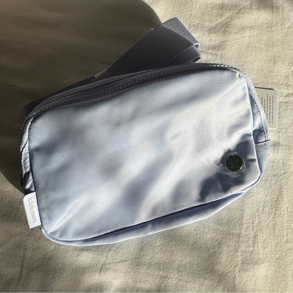 🆕 LAST ONE Lululemon Everywhere Belt Bag 1L - Pastel Blue - Picture 1 of 7